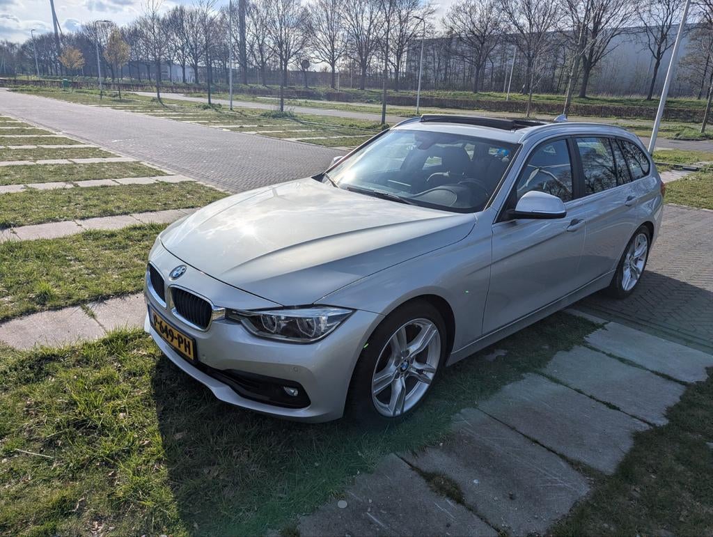 BMW 3-Serie 330I Touring 2015 zilvergrijs, Auto's, BMW, 1800 kg, 4 cilinders, Stationwagon, Vierwielaandrijving