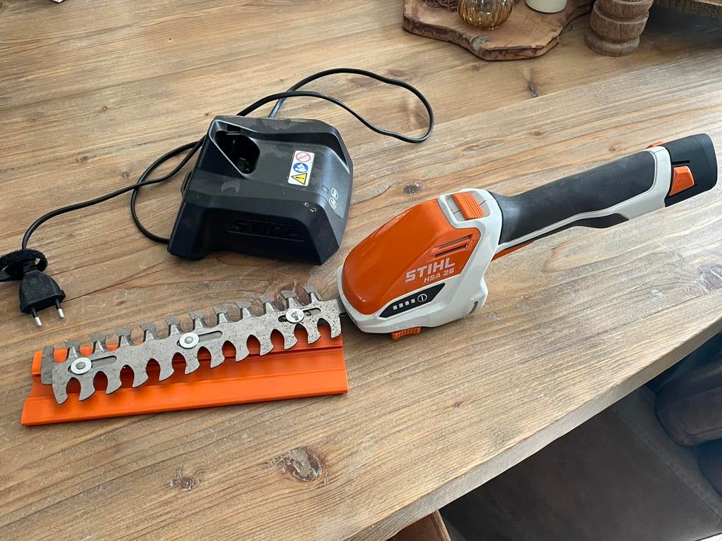 Stihl HSA 26 Accu Graskantenschaar / Buxusschaar, Tuin en Terras, Ophalen of Verzenden, Zo goed als nieuw, Accu