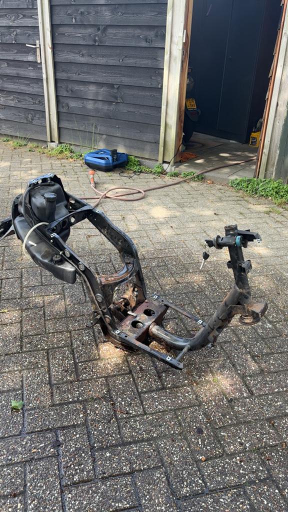 Zip frame zonder 123, Fietsen en Brommers, Scooters | Piaggio, Ophalen, Zo goed als nieuw, Benzine, Zip