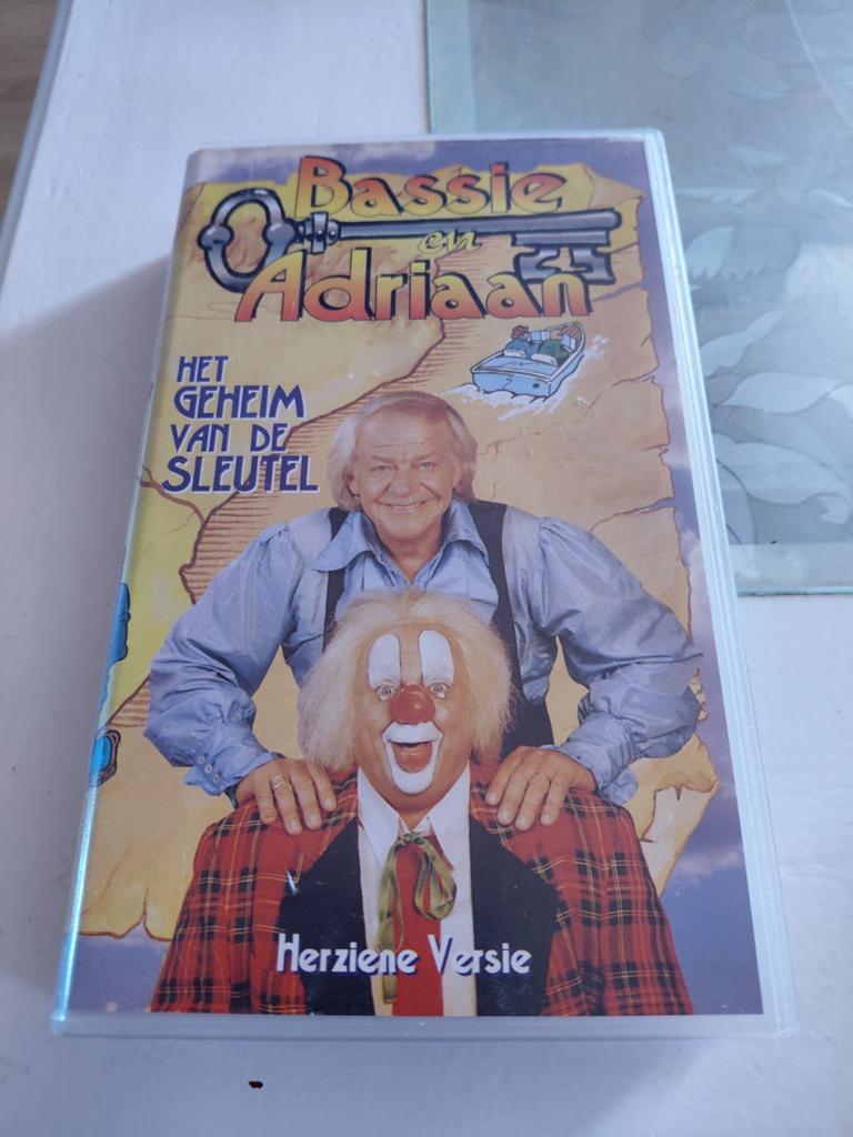 Bassie en Adriaan geheim van de Sleutel videoband., Gebruikt, Alle leeftijden, Kinderprogramma's en -films, Overige typen