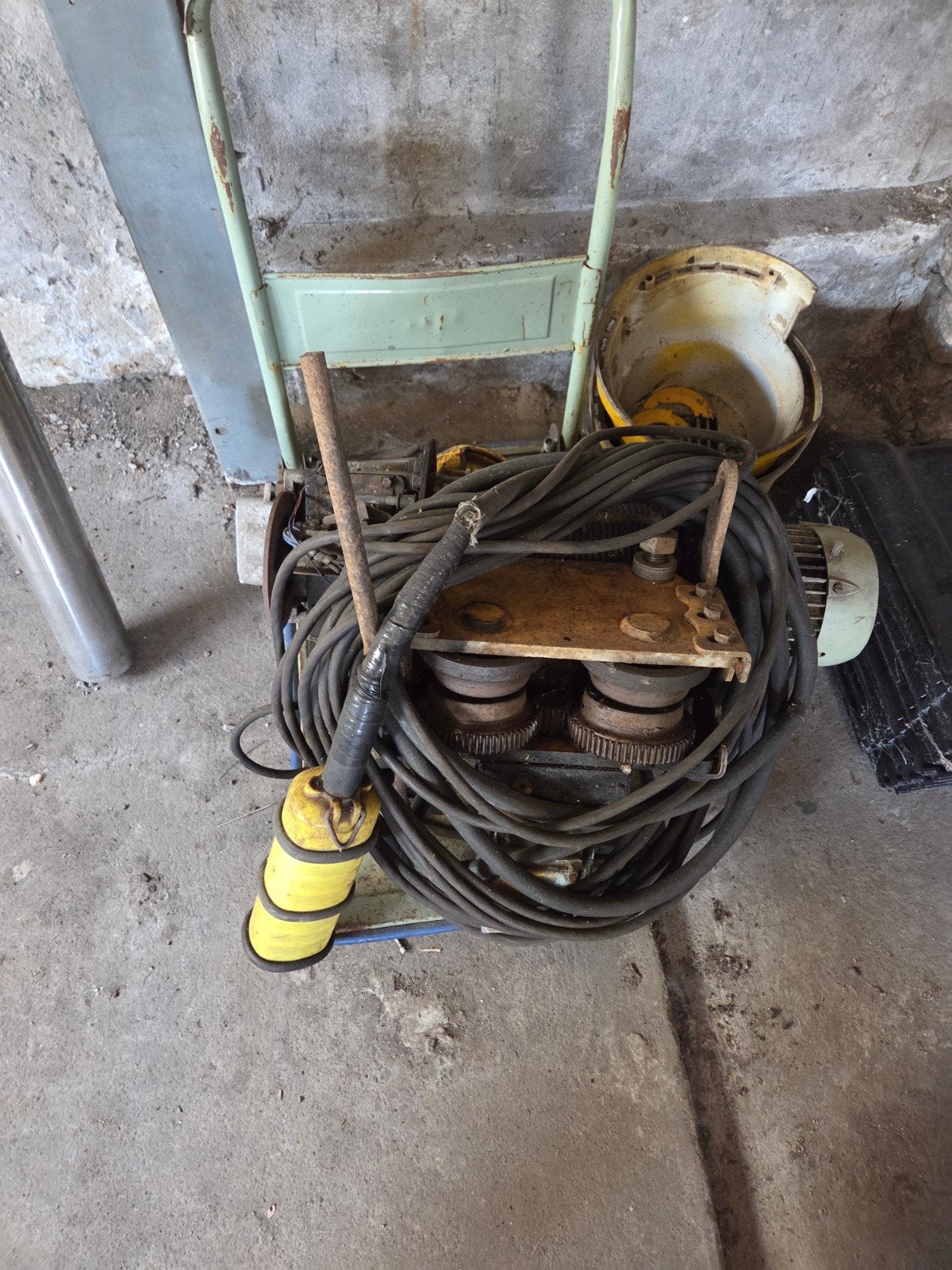 Elektrische kabeltakel / lier tot 1000 kg., Doe-het-zelf en Verbouw, Lieren en Takels, Ophalen of Verzenden, Elektrisch