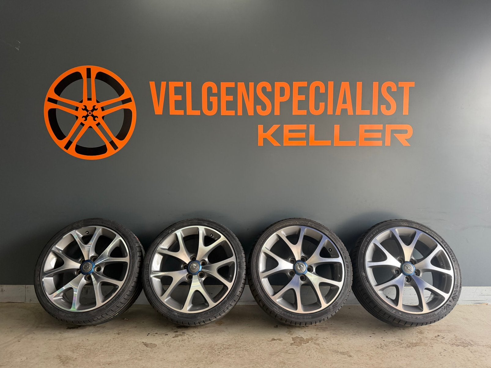 Opel Corsa OPC 18 inch velgen 5x110 Origineel Nieuwe banden, Auto-onderdelen, Ophalen of Verzenden, 18 inch, Zomerbanden, Banden en Velgen