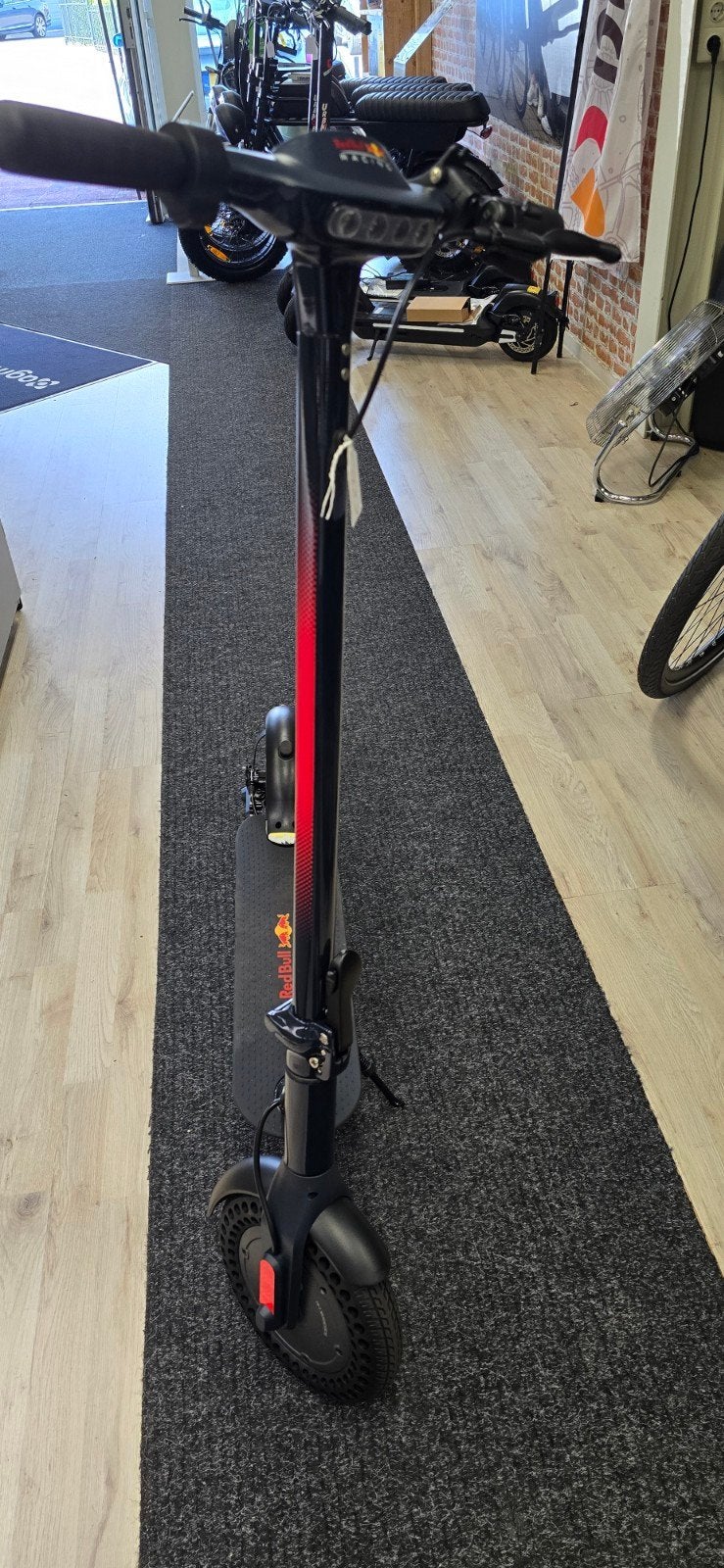 Redbull steps nieuw in doos, Fietsen en Brommers, Steps, Ophalen, Nieuw, Elektrische step (E-scooter)
