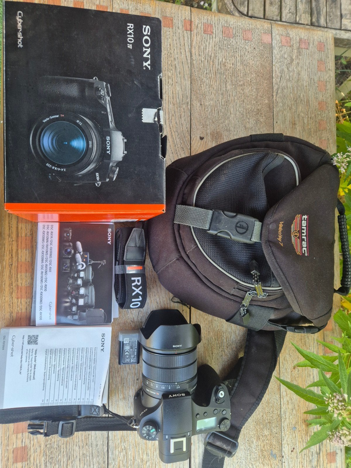 Sony Cyber-shot RX10 IV Bridgecamera met accessoires, Audio, Tv en Foto, Fotocamera's Digitaal, Ophalen, Gebruikt, Sony, Lensdop