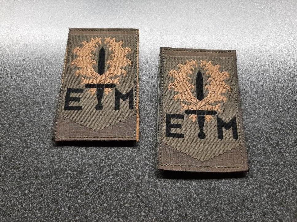 Indelingsemblemen  - 1e Divisie  / klittenband., Ophalen of Verzenden, Landmacht, Nederland, Embleem of Badge