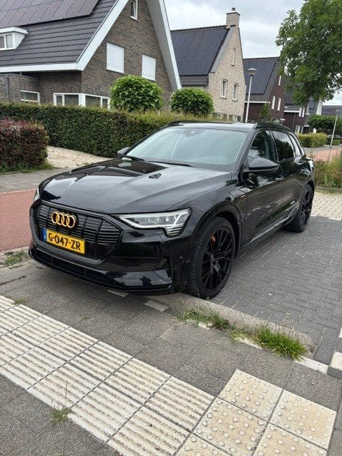 Audi e-tron 50 Quattro 313pk 2019 Zwart, Auto's, Audi, Automaat, 323 pk, Zwart, 124 €/maand