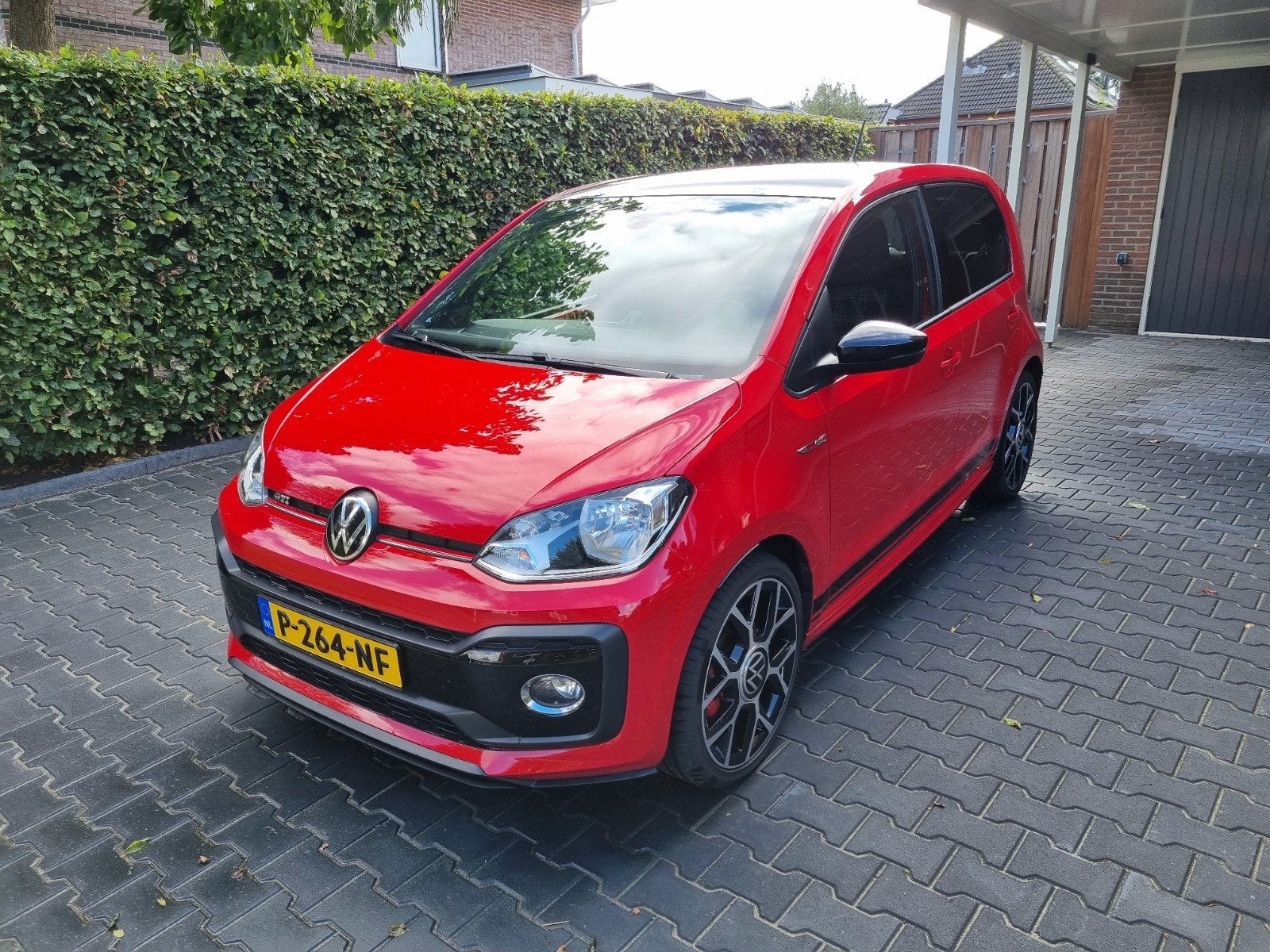 Volkswagen up! GTI 115pk 2022 Rood lage kmstand 1e eigenaar!, Auto's, Voorwielaandrijving, 40 €/maand, Up!, 4 stoelen
