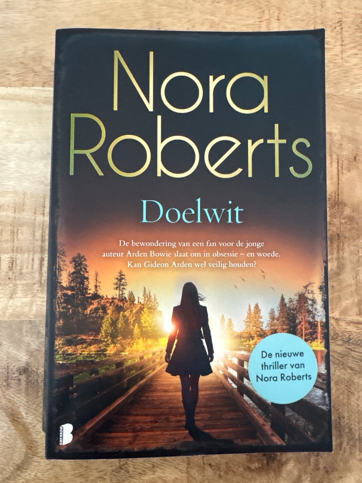 Nora Roberts - Doelwit (Thriller), Ophalen of Verzenden, Zo goed als nieuw