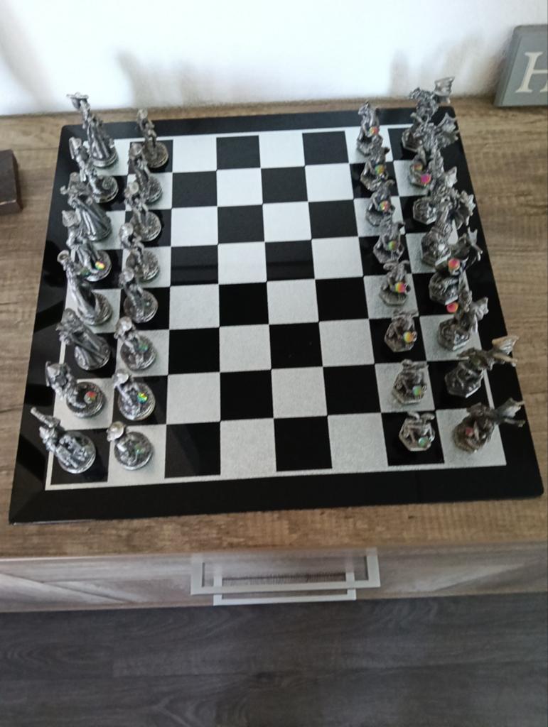 Schaakspel Draken en Tovernaars Tin met Swarovski kristal, Een of twee spelers, Ophalen of Verzenden, Zo goed als nieuw