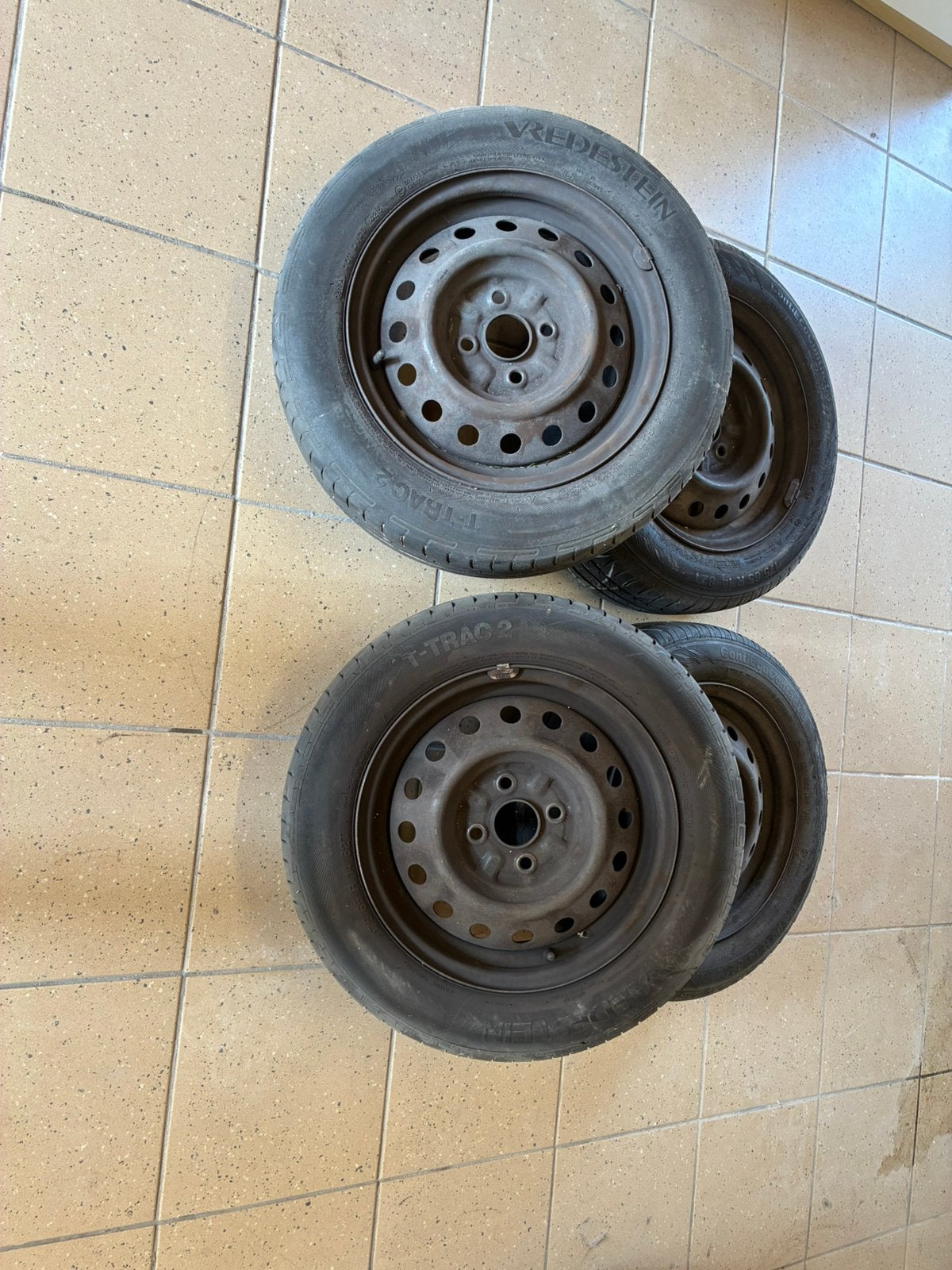Toyota yaris 2004 banden op velg, Ophalen, 14 inch, Gebruikt, 175 mm