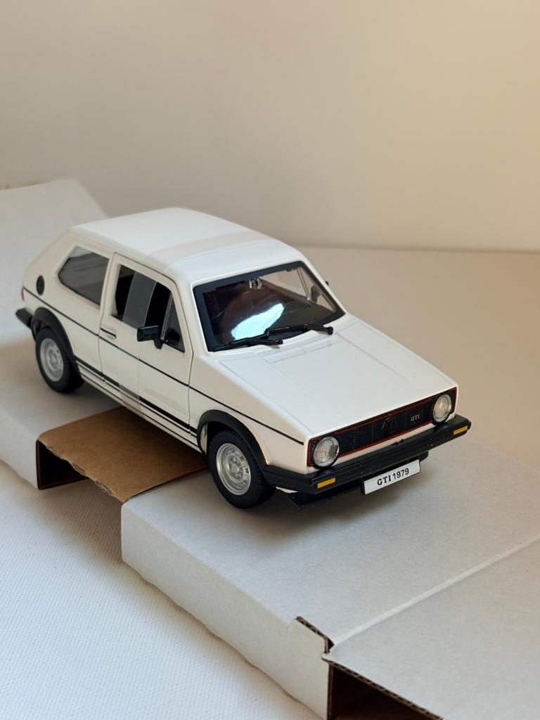 Bburago Volkswagen Golf MK1 GTI (1979) - Nieuw, Auto, Nieuw, Ophalen of Verzenden, Bburago