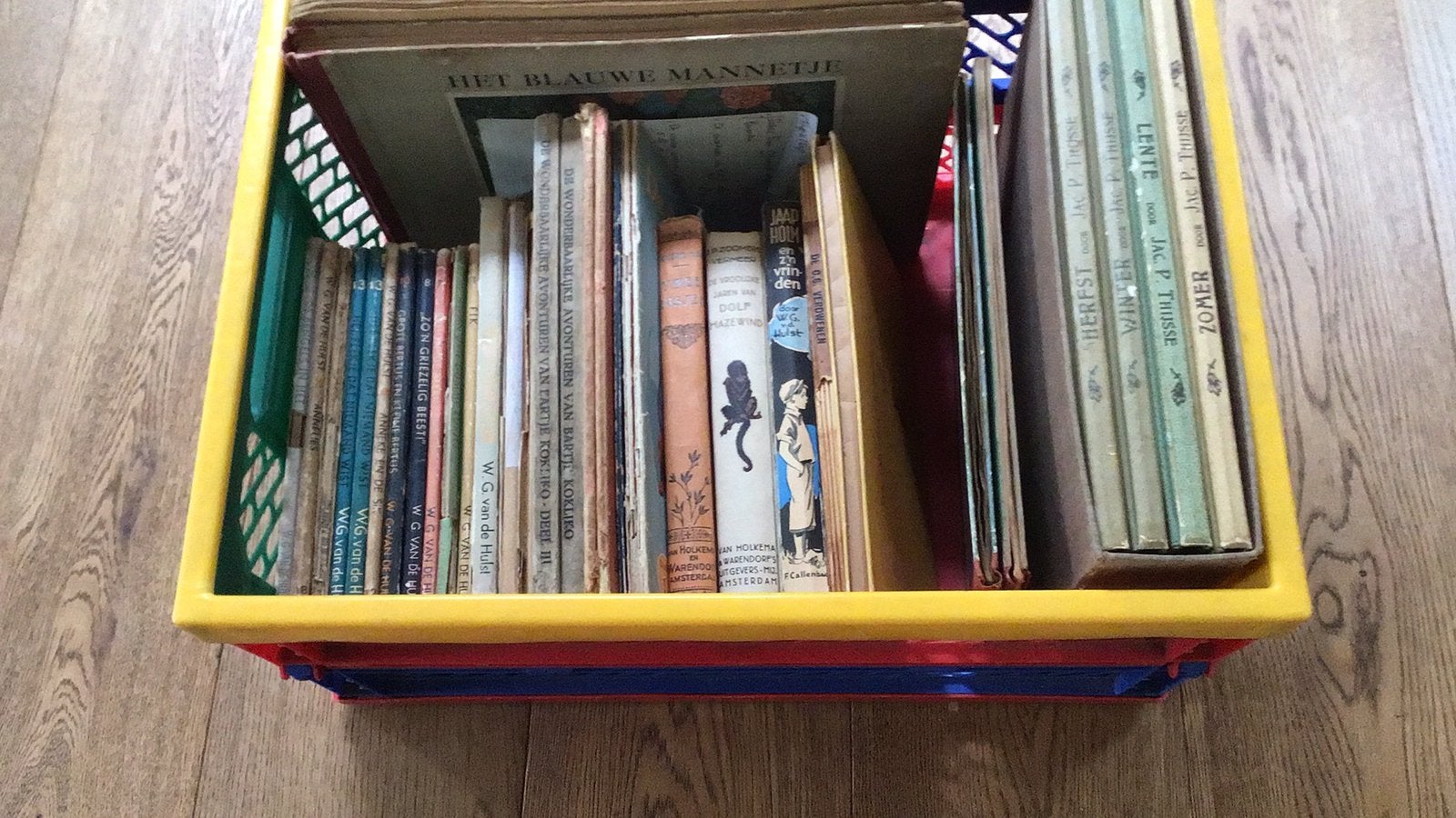 Krat oude en antieke kinderboeken, Ophalen