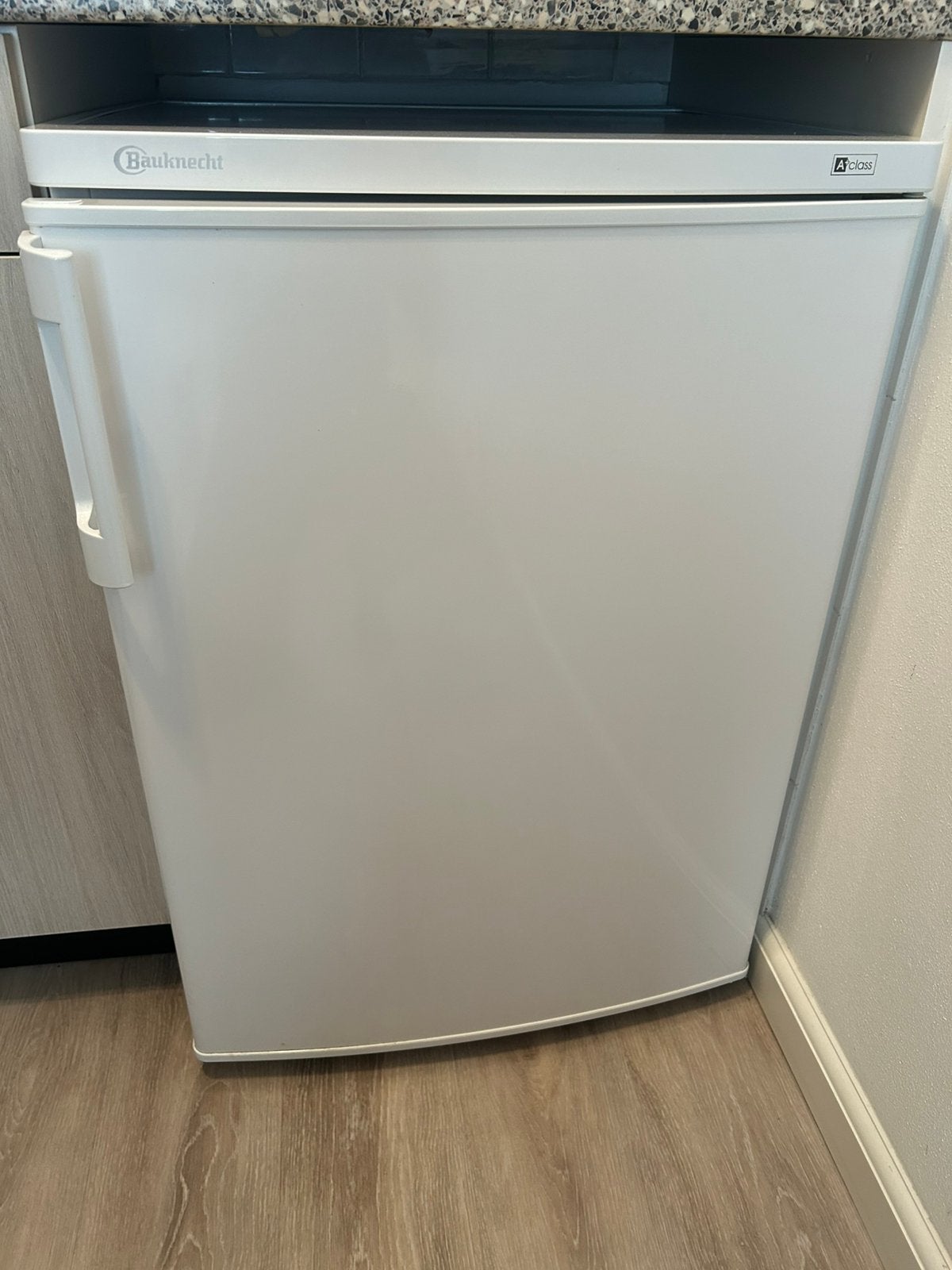Tafelmodel koelkast  Bauknecht, 60 cm of meer, Zo goed als nieuw, Energieklasse A of zuiniger, Met vriesvak