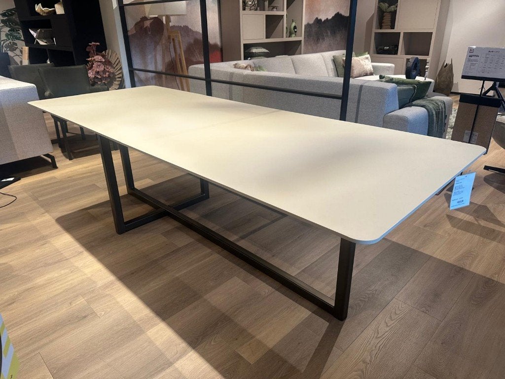 DYYK Fenix Eettafel 260 cm Beige – VAN €2.099 VOOR €1.450, Ophalen, Sommelsdijkse haven 19, Info@vissermeubelen.nl, Nieuw