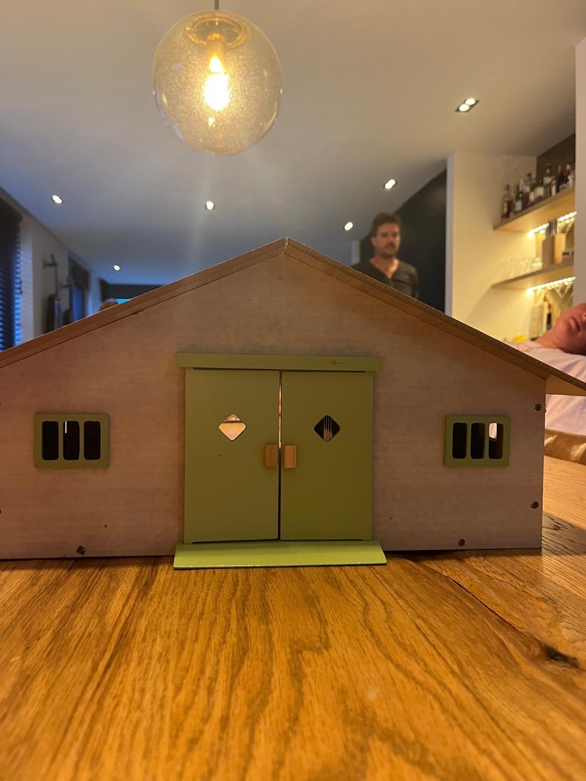 Paardenstal met 9 boxen, 10 paarden en accessoires, Ophalen, Zo goed als nieuw, Jongen of Meisje