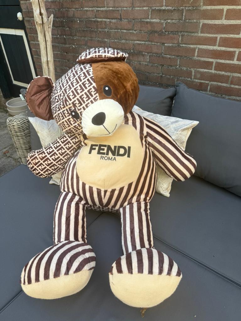 Beer knuffel Fendi groot 35,00, Kinderen en Baby's, Ophalen, Overige merken, Beer, Zo goed als nieuw