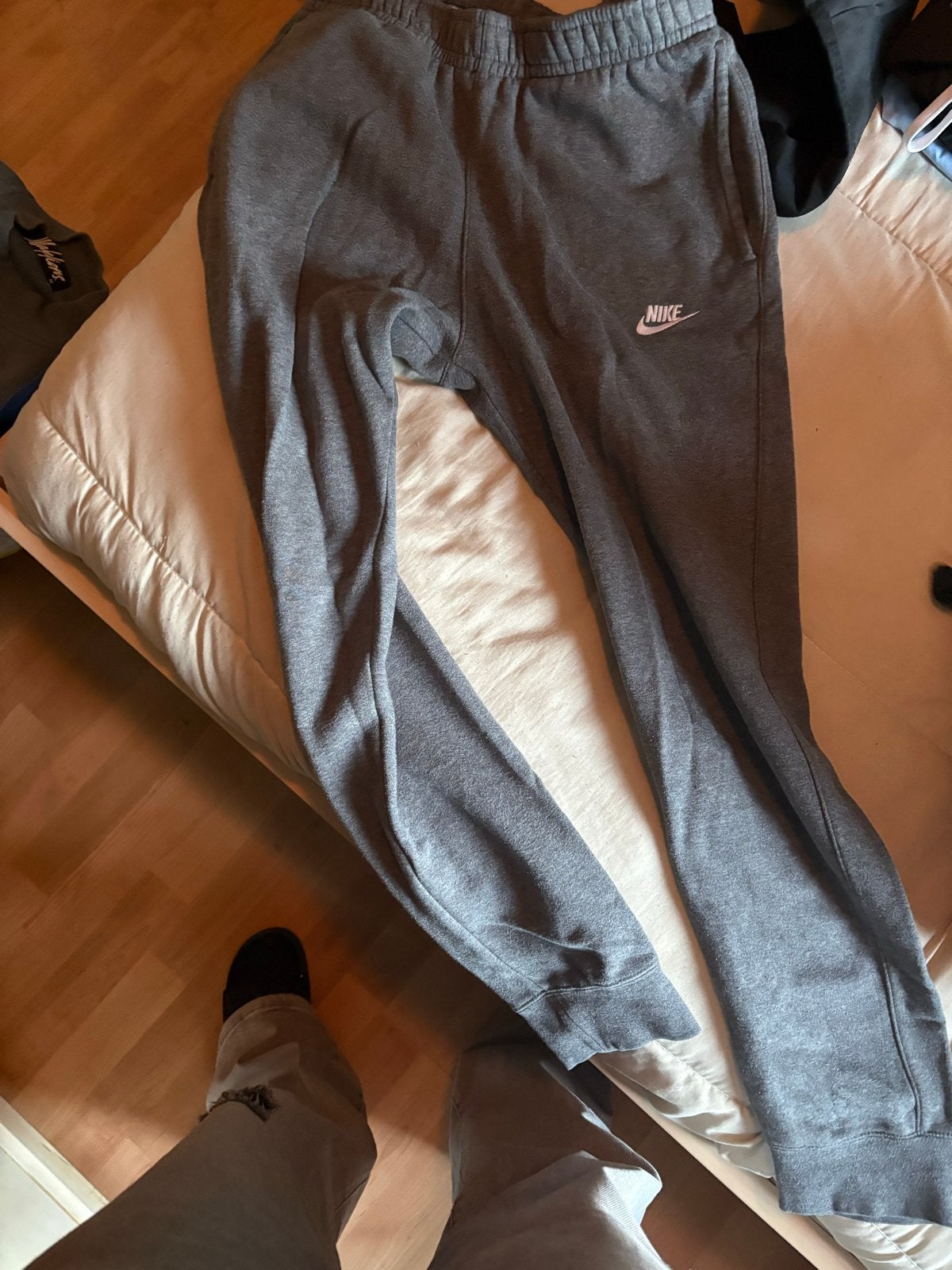 Nike Heren Joggingbroek Maat S - Grijs, Ophalen of Verzenden, Gedragen, Maat 46 (S) of kleiner, Grijs