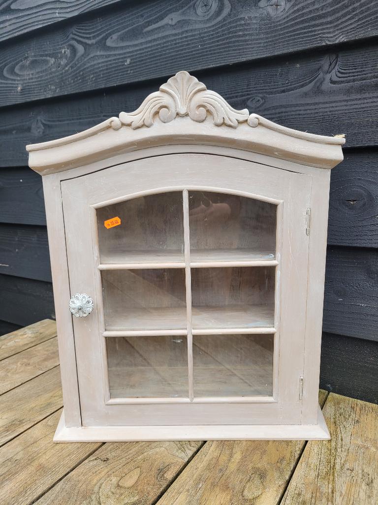 Brocante houten vitrinekastje met kuif 47 x 57 cm, Antiek en Kunst, Curiosa en Brocante, Ophalen