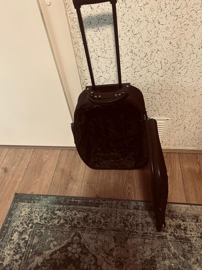 Prima handbagage / reiskoffer, 40 tot 60 cm, 30 cm of meer, Zwart, Zo goed als nieuw