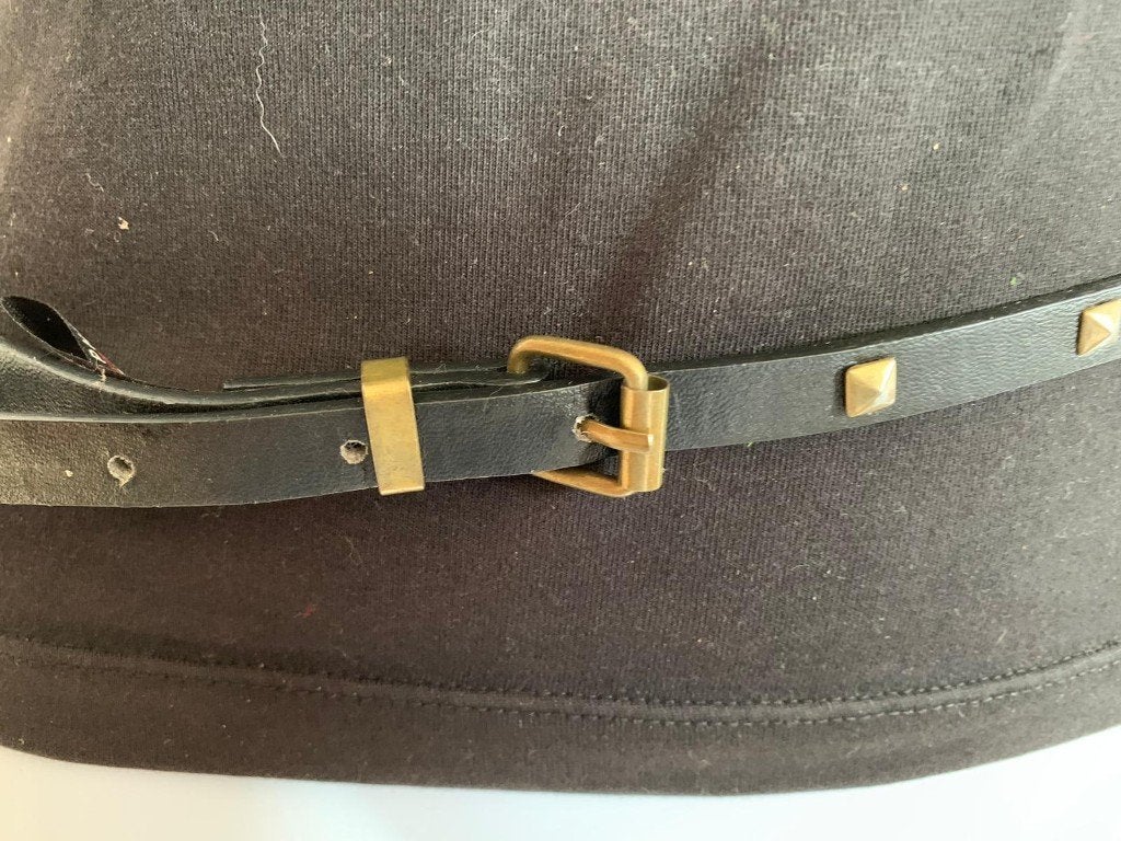 Stoere smalle zwarte riem met studs., Minder dan 3 cm, 100 cm of meer, ., Zwart