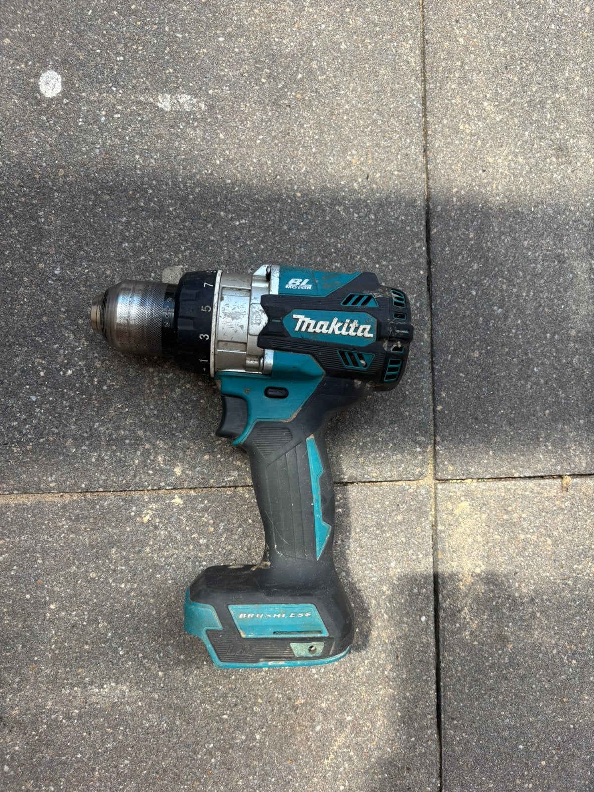 Makita scroefboormaschine DDF 486, Ophalen of Verzenden, Zo goed als nieuw, Boor- en Schroefmachine
