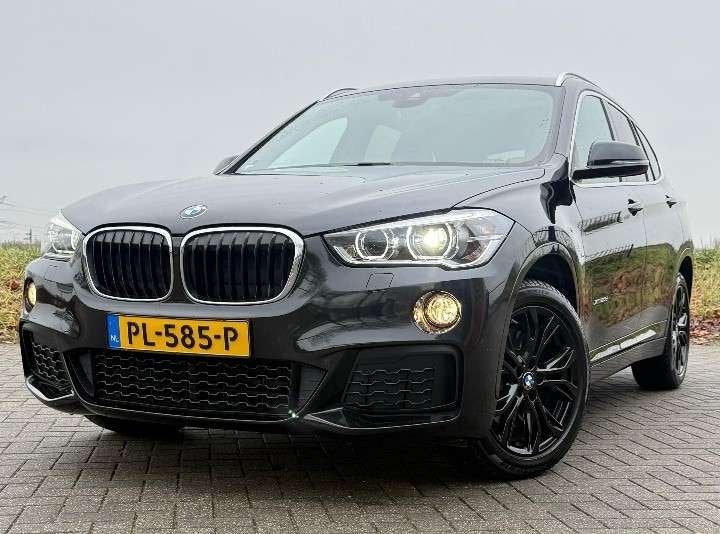 BMW X1 xDrive 2.0 D, Auto's, Dealer onderhouden, 4 cilinders, 2000 kg, Zwart