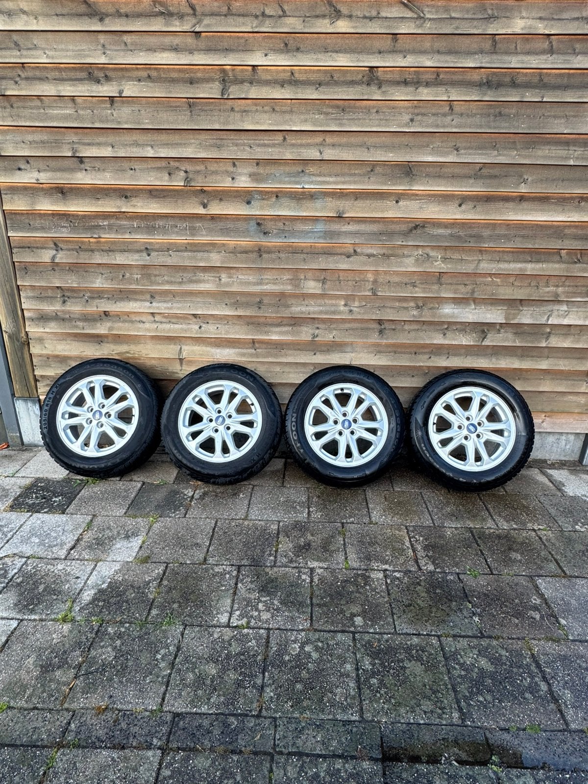 Ford 16 inch velg met All Season band 205/60 R16 H XL, Auto-onderdelen, Gebruikt, 16 inch, Banden en Velgen, All Season