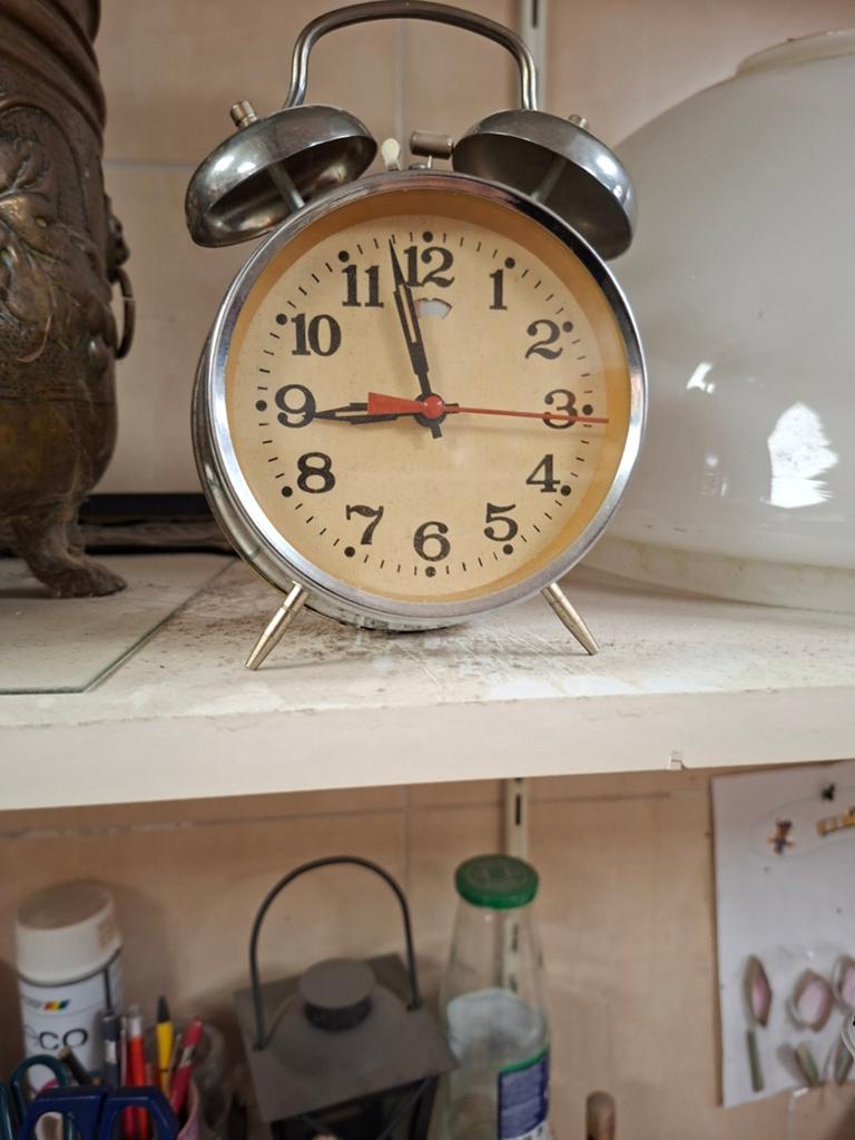 Wekker, Ophalen of Verzenden, Zo goed als nieuw, Wandklok