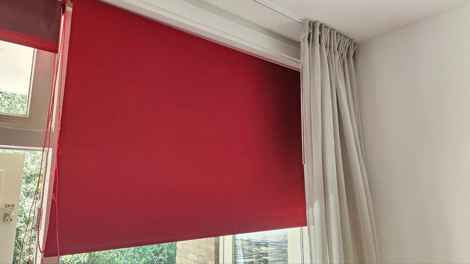 Verduisterend rolgordijn rood 144x190 cm, 2 stukje, Ophalen, Gebruikt, Verduisterend, Rolgordijn