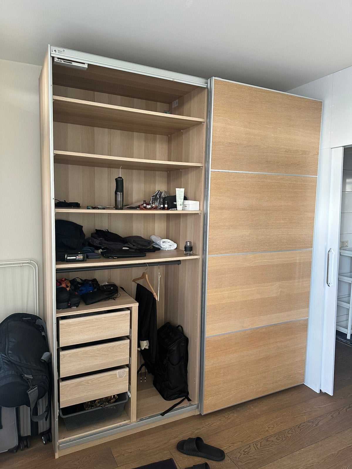 Foto 2 van Ikea Paxkast - 2 schuifdeuren en spiegel