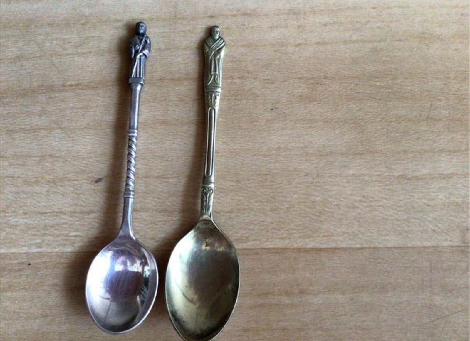 2 APOSTELLEPELTJES 🌺 2 VERSCHILLENDE €5,00, Ophalen of Verzenden