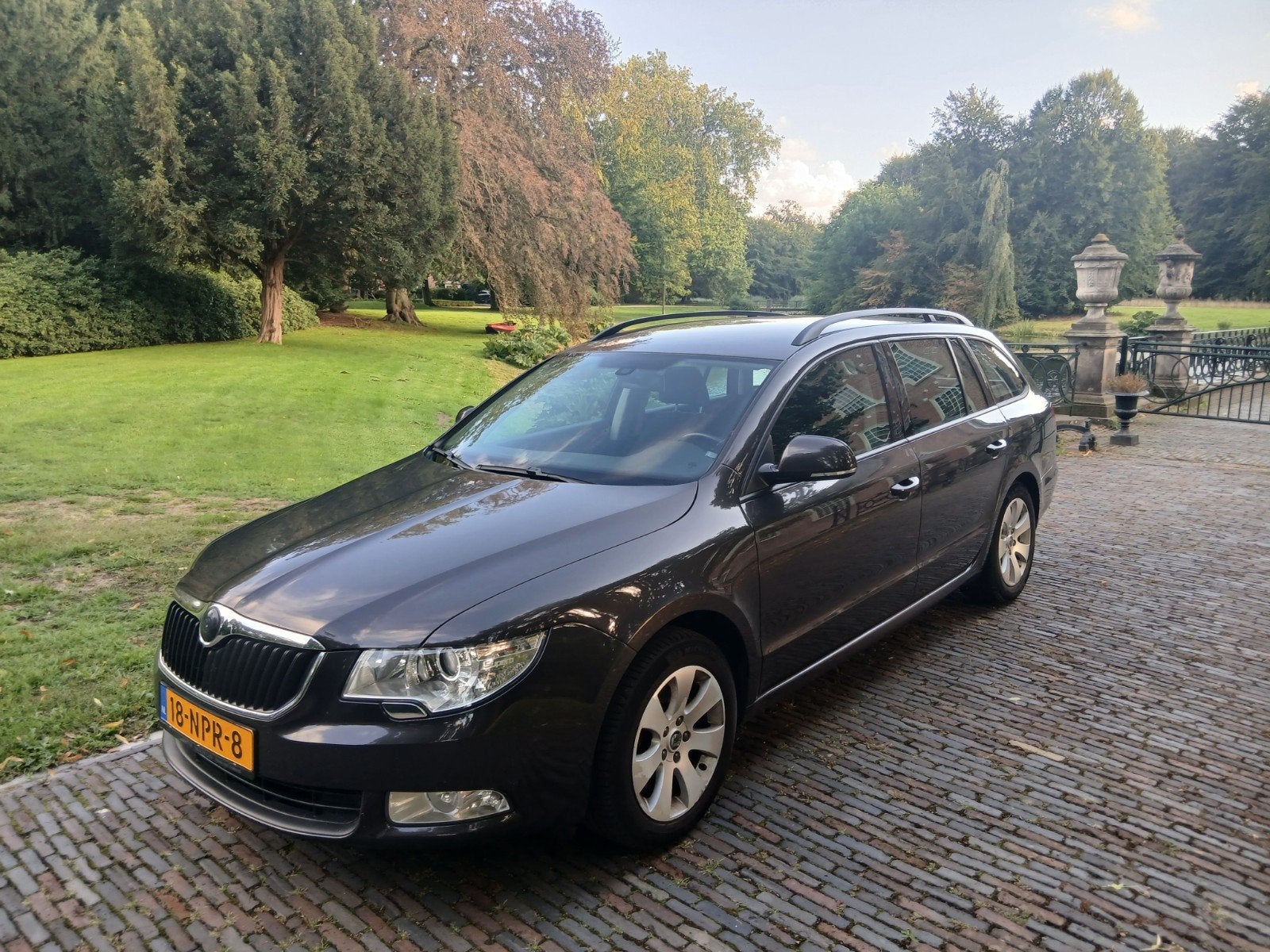 Superb Combi 1.8 TSI Automaat Airco Navi Pdc Trekh Apk 10-27, Stof, Zwart, 160 pk, Particulier
