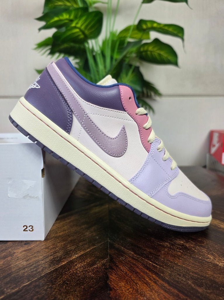 Nike Air Jordan 1 Low Pastel Purple maat 43, Kleding | Dames, Schoenen, Nike, Nieuw, Ophalen of Verzenden, Sneakers of Gympen