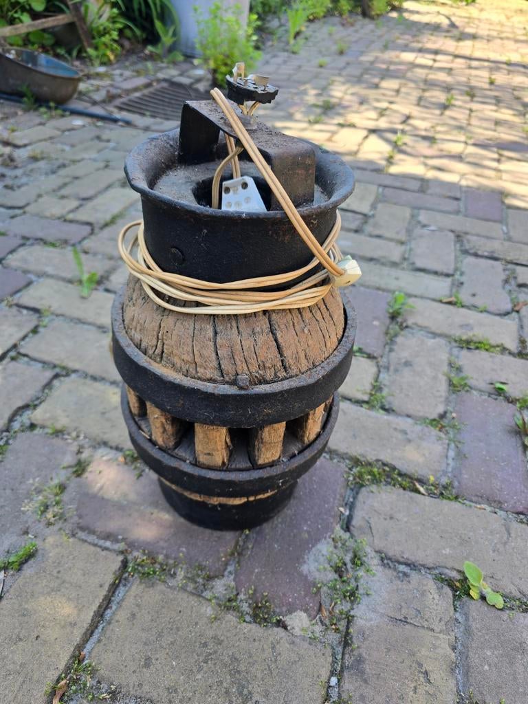 Antieke wielas als lamp te gebruiken, Ophalen