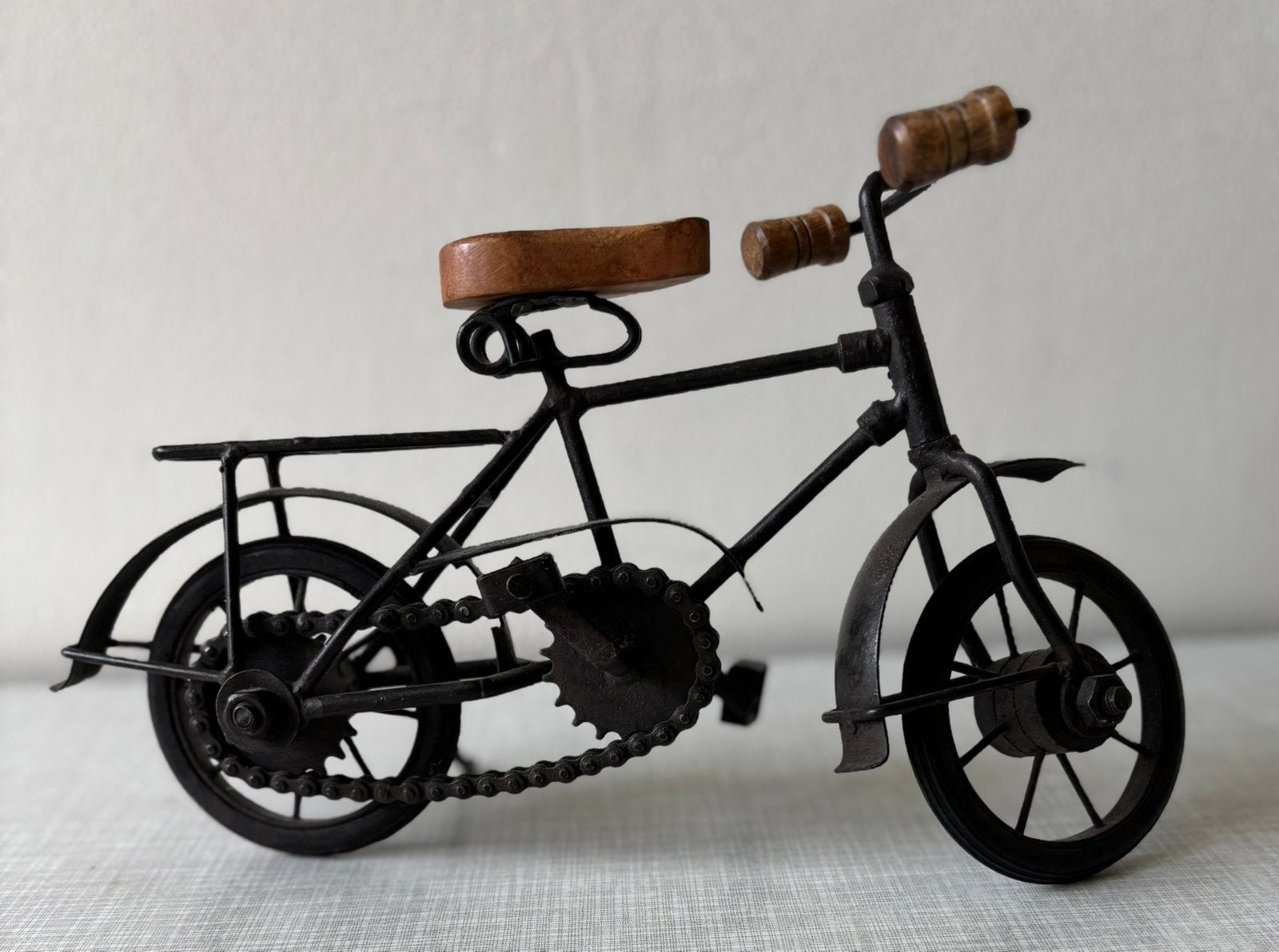 Vintage-stijl miniatuurfietsmodel, handgemaakt smeedijzer, Ophalen of Verzenden, Zo goed als nieuw