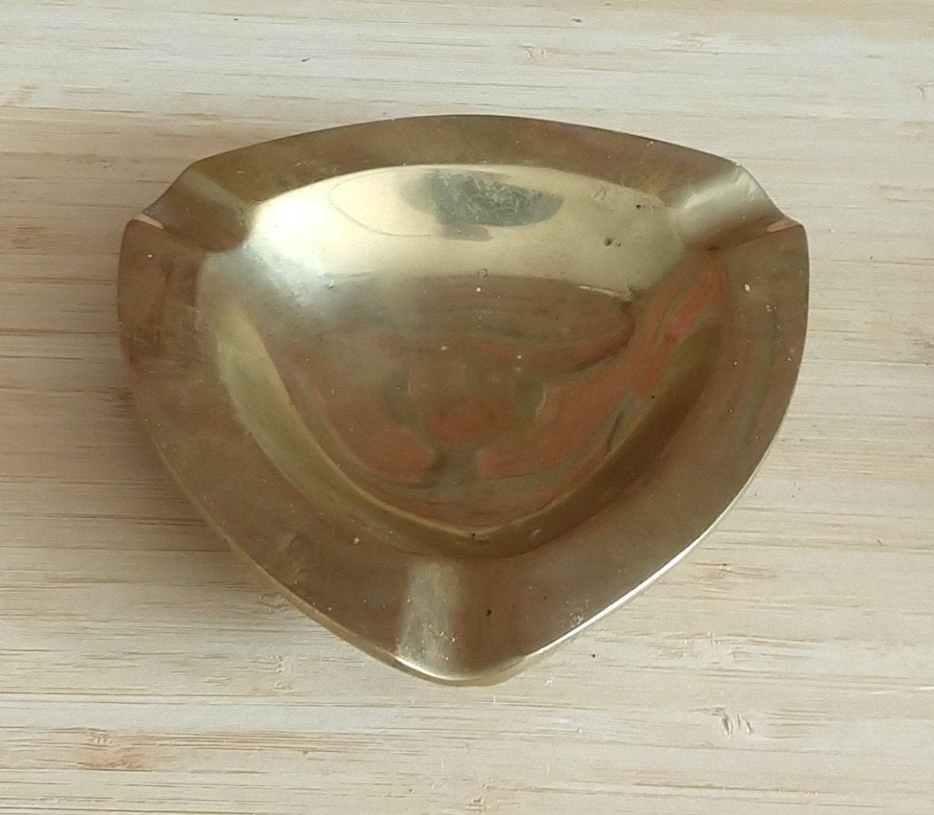 asbak Triangle messing,  volgnr 22, Verzamelen, Ophalen of Verzenden, Gebruikt, Asbak