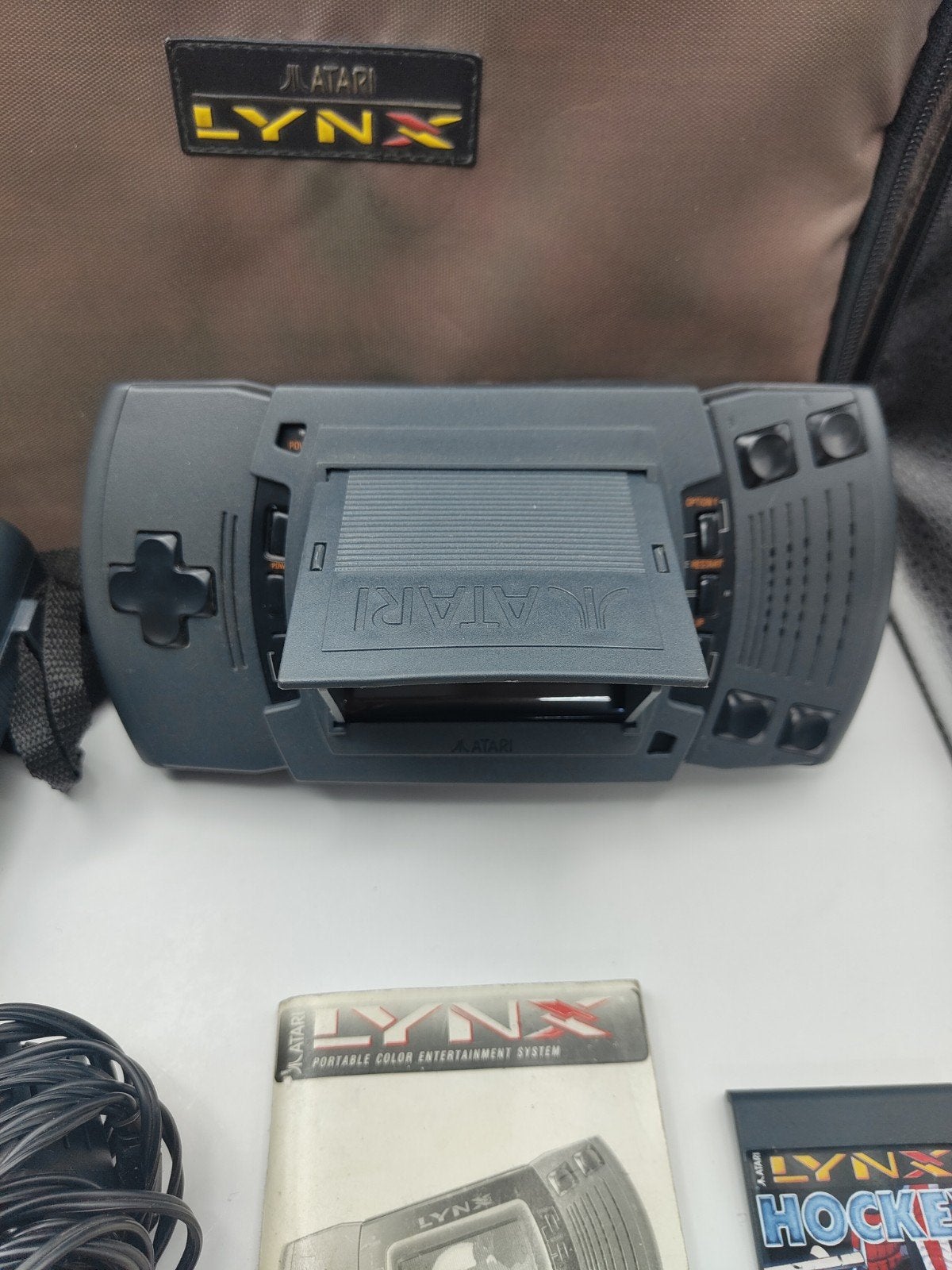 Atari Lynx met tas, power pack, handleiding en game, Atari, Onbekend, Ophalen of Verzenden, Zo goed als nieuw