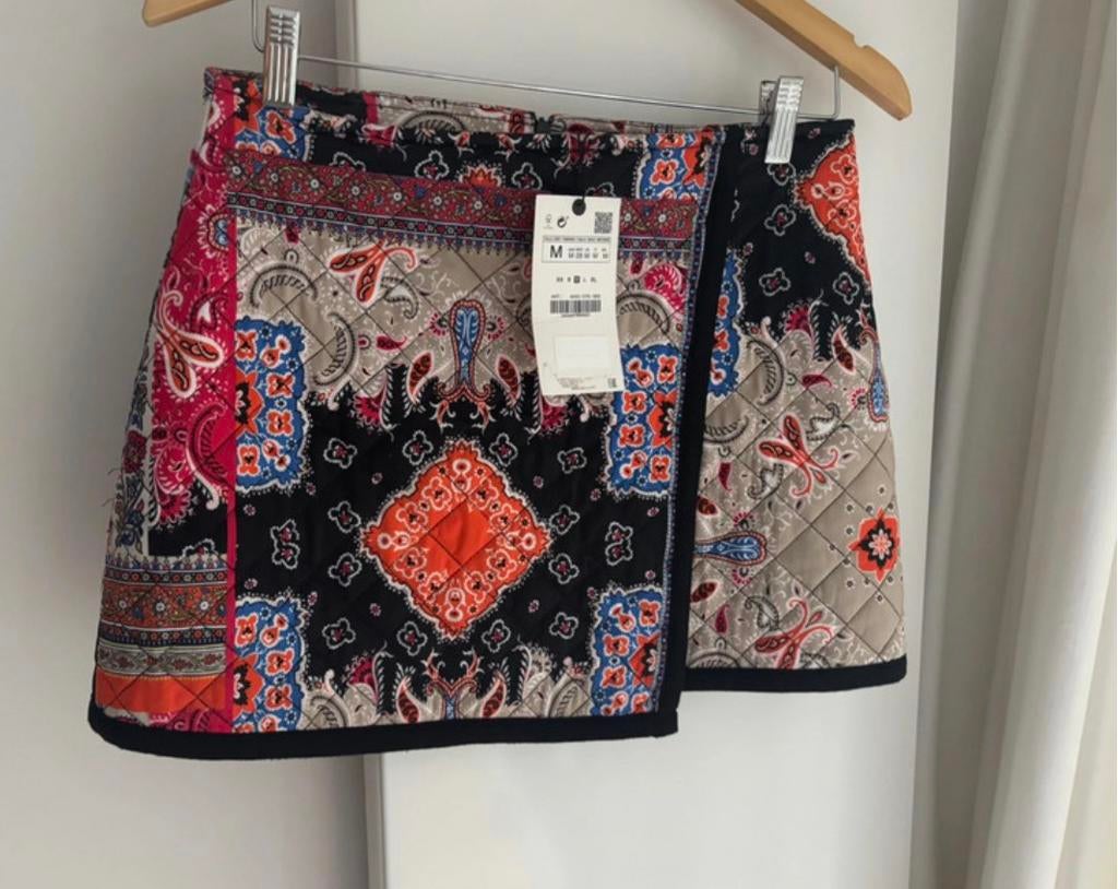 Zara korte mini rok, quilted rokje, patched short maat S/M, Kleding | Dames, Zwart, Nieuw, Ophalen of Verzenden, Maat 36 (S)