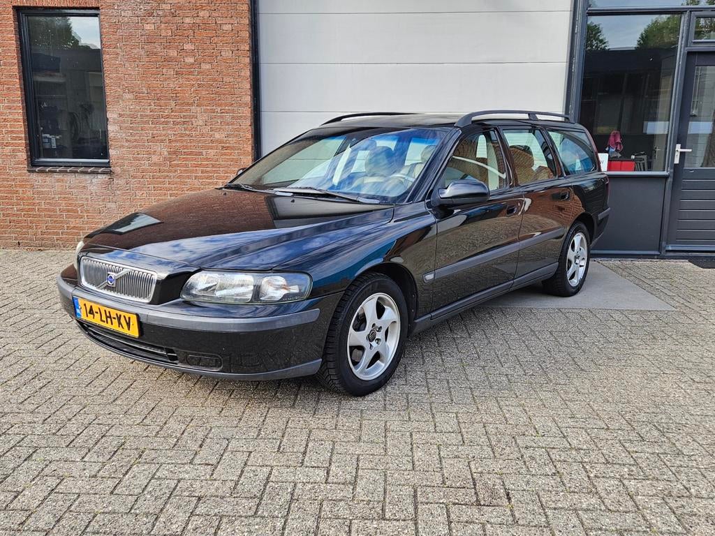 Volvo V70 2.4 140PK 2003 NIEUWE APK VOLLE TANK  IZGST!, Auto's, Voorwielaandrijving, Sound system, 1800 kg, Beige