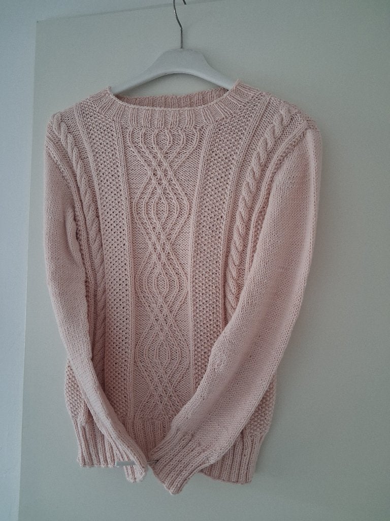 Zachte handgebreide trui met kabelpatroon, maat S/M, Ophalen of Verzenden, Nieuw, Maat 38/40 (M), Roze