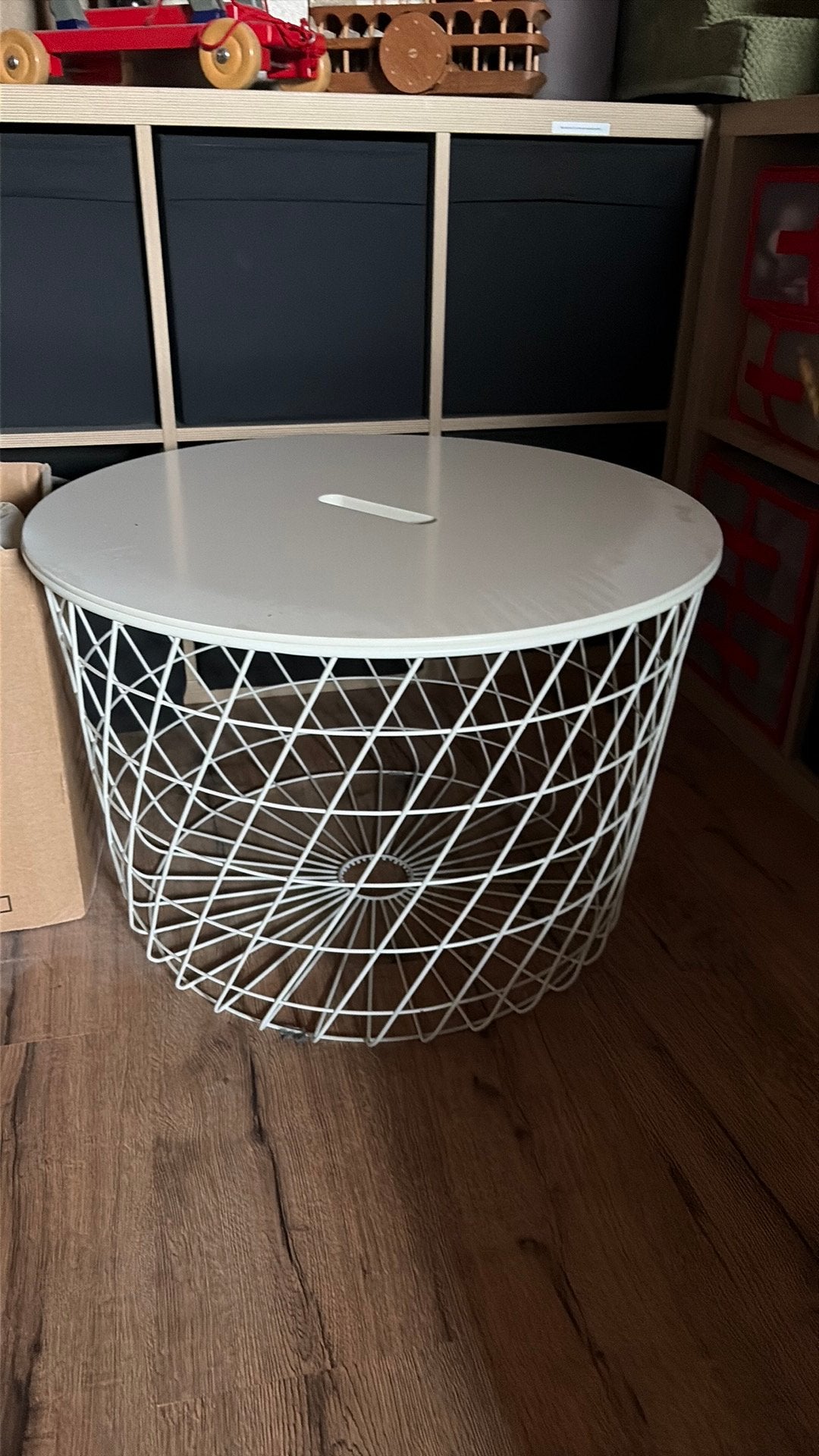 Witte bijzettafel met opbergruimte van Ikea, Ophalen, Zo goed als nieuw, Rond, Minder dan 55 cm