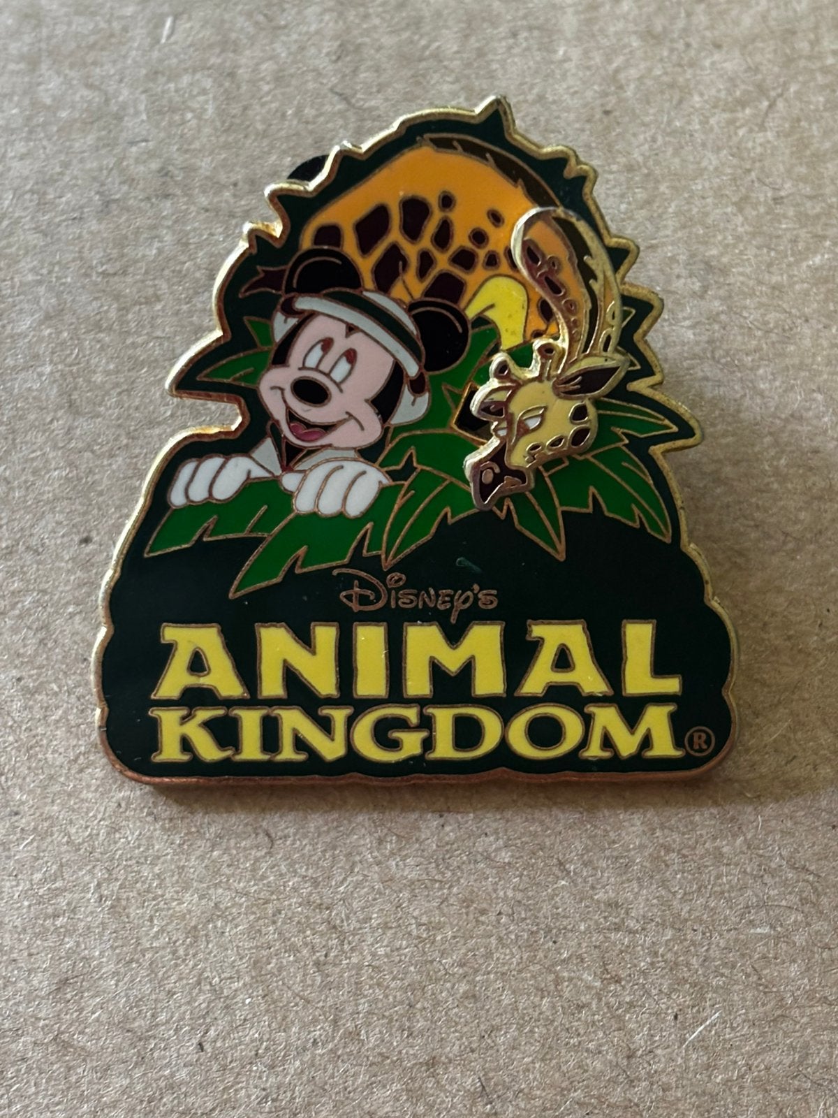 - Disney pin Animal Kingdom Safari Mickey Mouse with Giraffe, Ophalen of Verzenden, Zo goed als nieuw