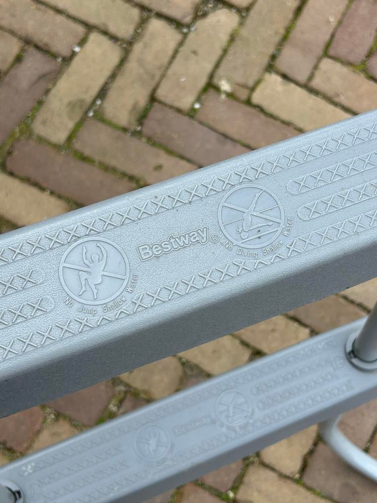 Bestway Zwembadtrapje - 3 treden, Ophalen of Verzenden, Gebruikt, Opzetzwembad, Minder dan 80 cm