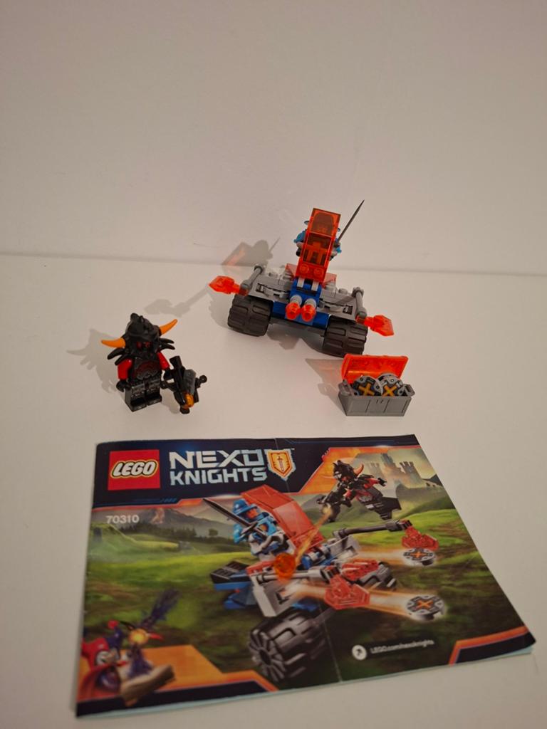 Lego nexo knights Knighton Battle 70310 compleet met boekje, Overige thema's, Lego, Ophalen of Verzenden, Complete set