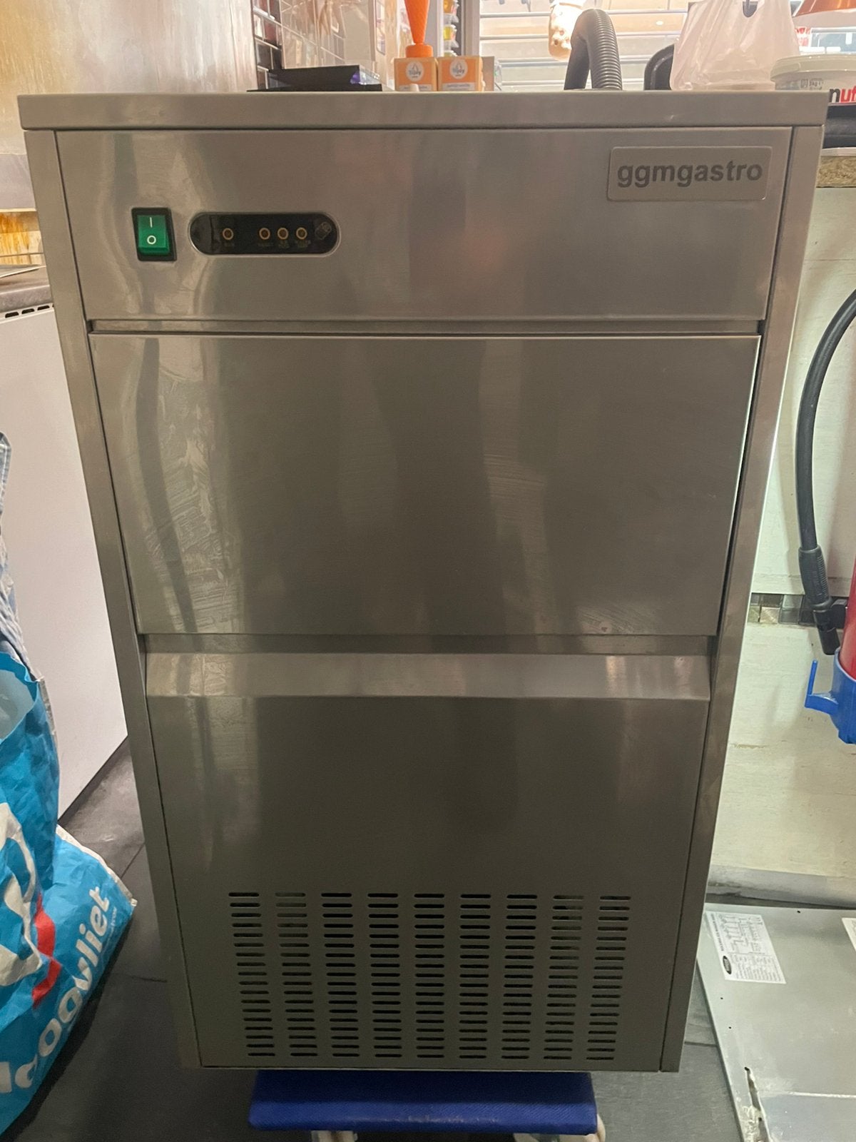 Professionele GGM Gastro ijsblokjesmachine – DEFECT, Zonder vriesvak, 200 liter of meer, 60 cm of meer, 160 cm of meer