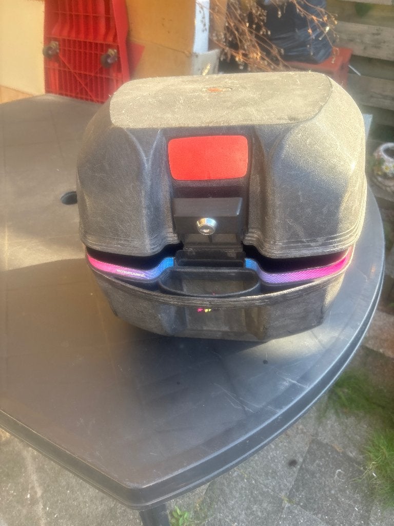 Helm koffer, Ophalen