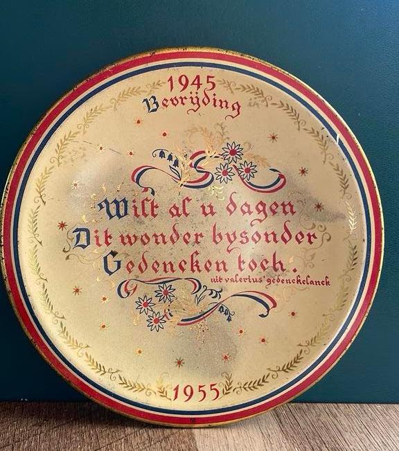Nederlands Herdenkingsbord -blik-jaren ‘50, Verzamelen, Militaria | Tweede Wereldoorlog, Ophalen of Verzenden, Overige soorten