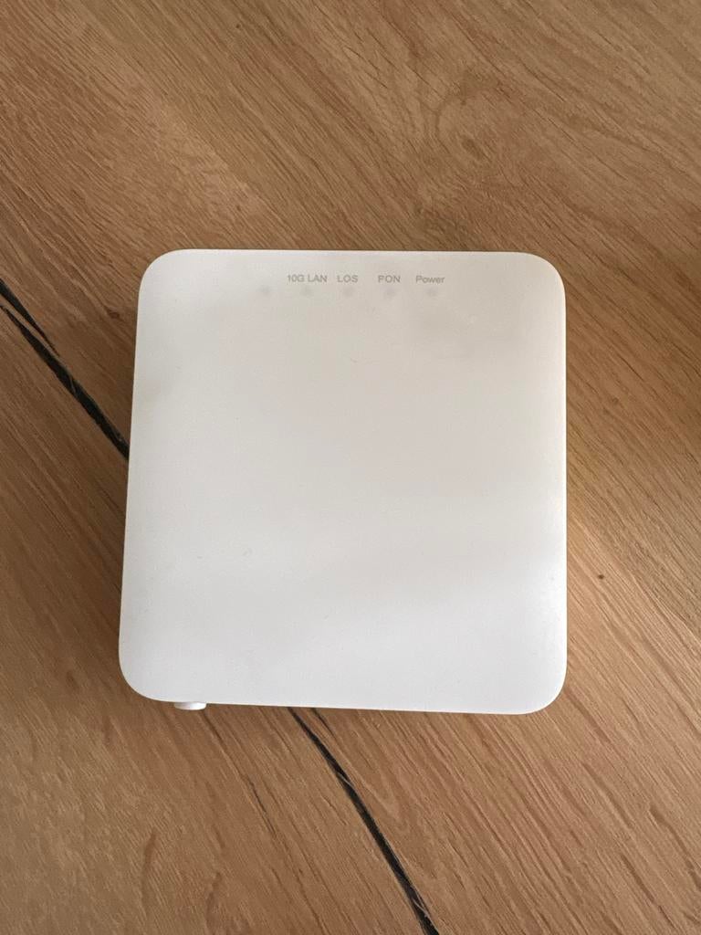 Huawei OptiXstar HN8010Ts-20 XGS-PON Terminal ONT, Ophalen, Zo goed als nieuw, Router met modem