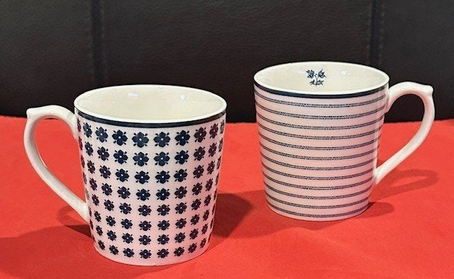 2x grote XL mok/beker Laura Ashley, blauw-wit chocolademok, Ophalen, Mok, Zo goed als nieuw, Overige stijlen
