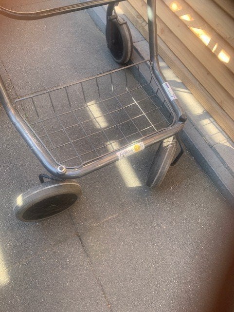 rollator nog in goede staat, Ophalen, Opvouwbaar, Zo goed als nieuw